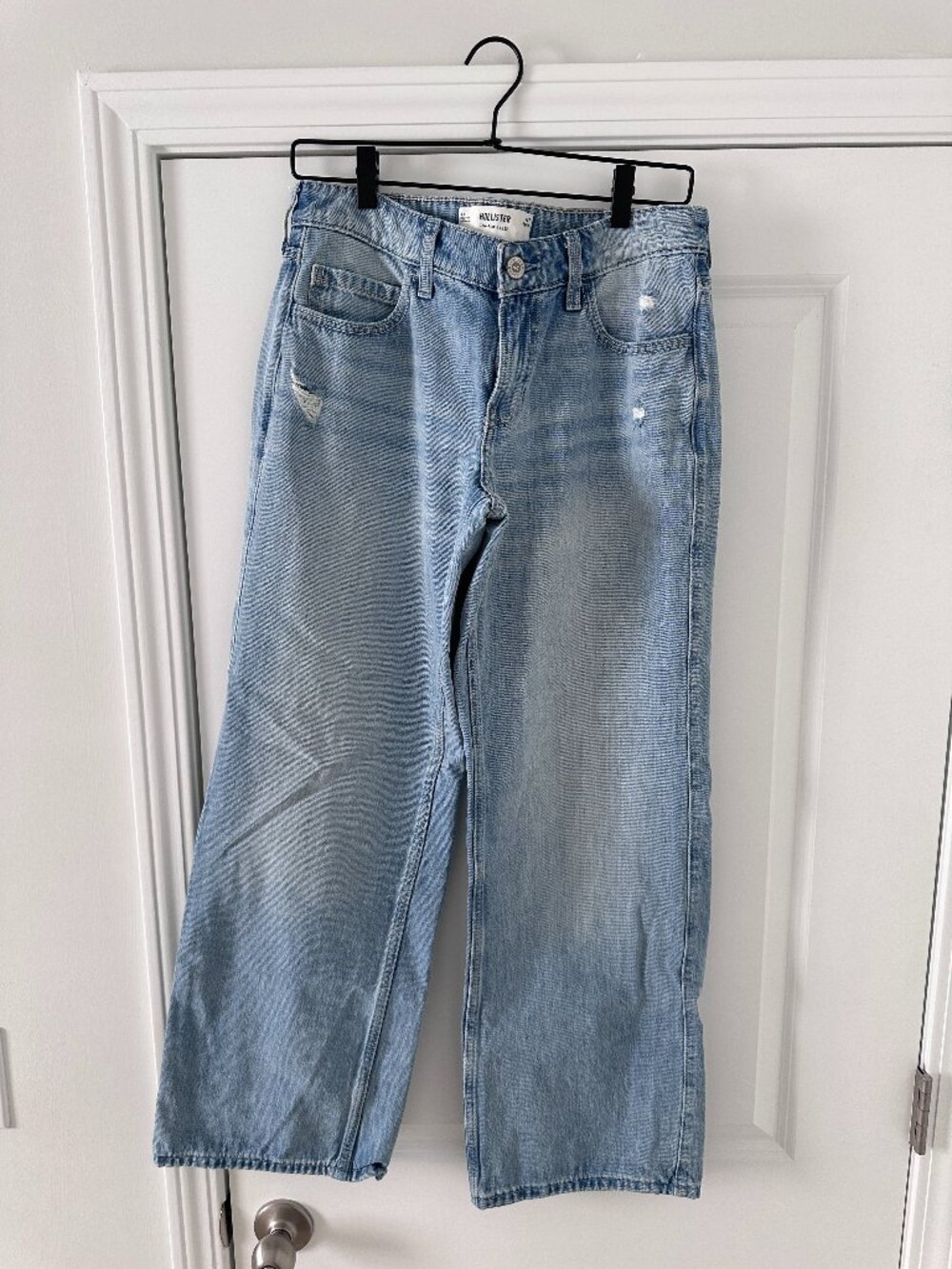 Hollister Low-Rise Baggy Jeans Size 4R Worn Once